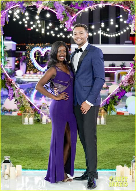 Love Island Winners Justine Ndiba, Caleb Corprew。